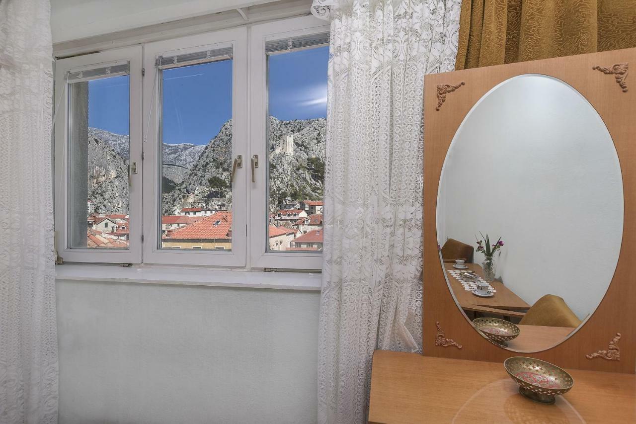 Apartment Nansy Omis Exterior photo